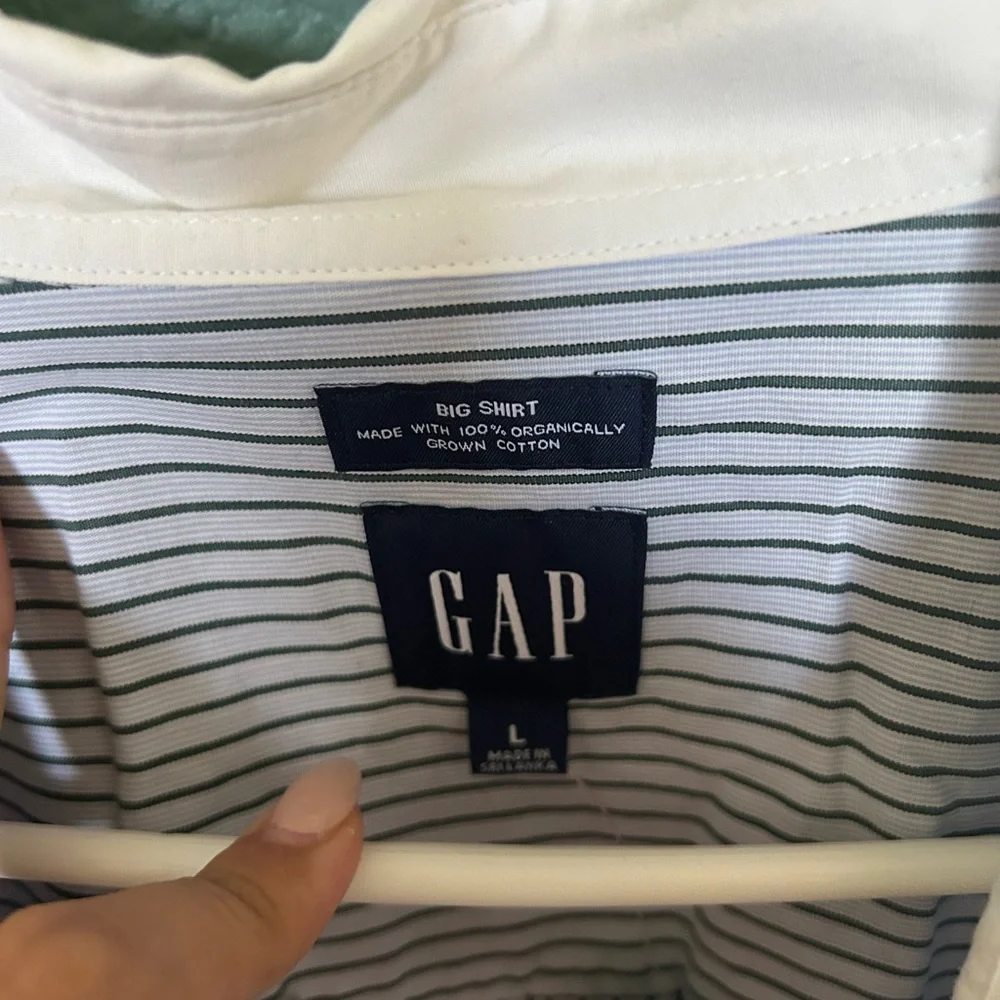 GAP Blue and White Casual Button Down Shirt - Picture 2 of 4